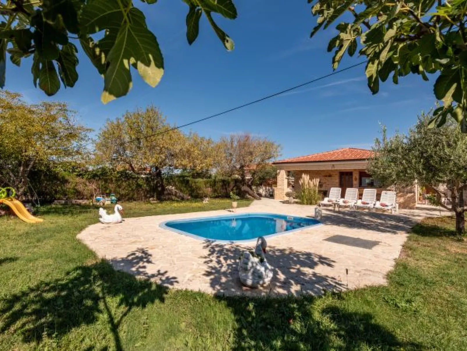 Villa Serena with pool - Image-tags.info