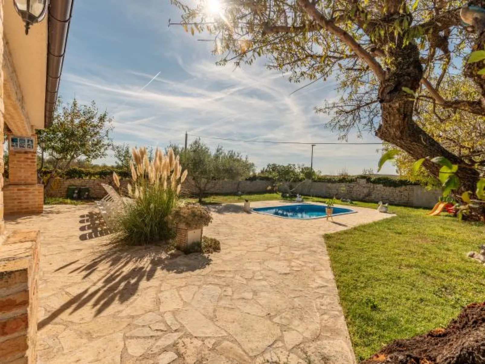 Villa Serena with pool - Image-tags.info