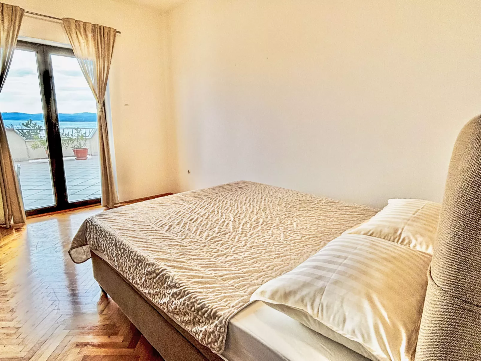 In Crikvenica mit Meerblick - Binnen