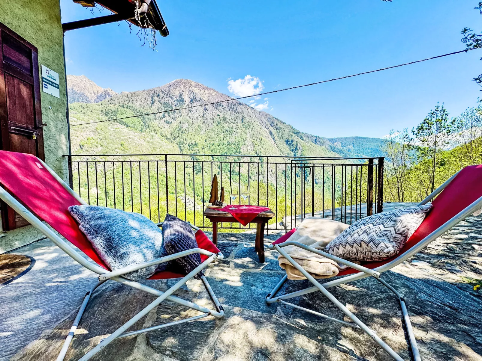 Chalet 'Casa al Pozzo' mit Bergblick - Buiten