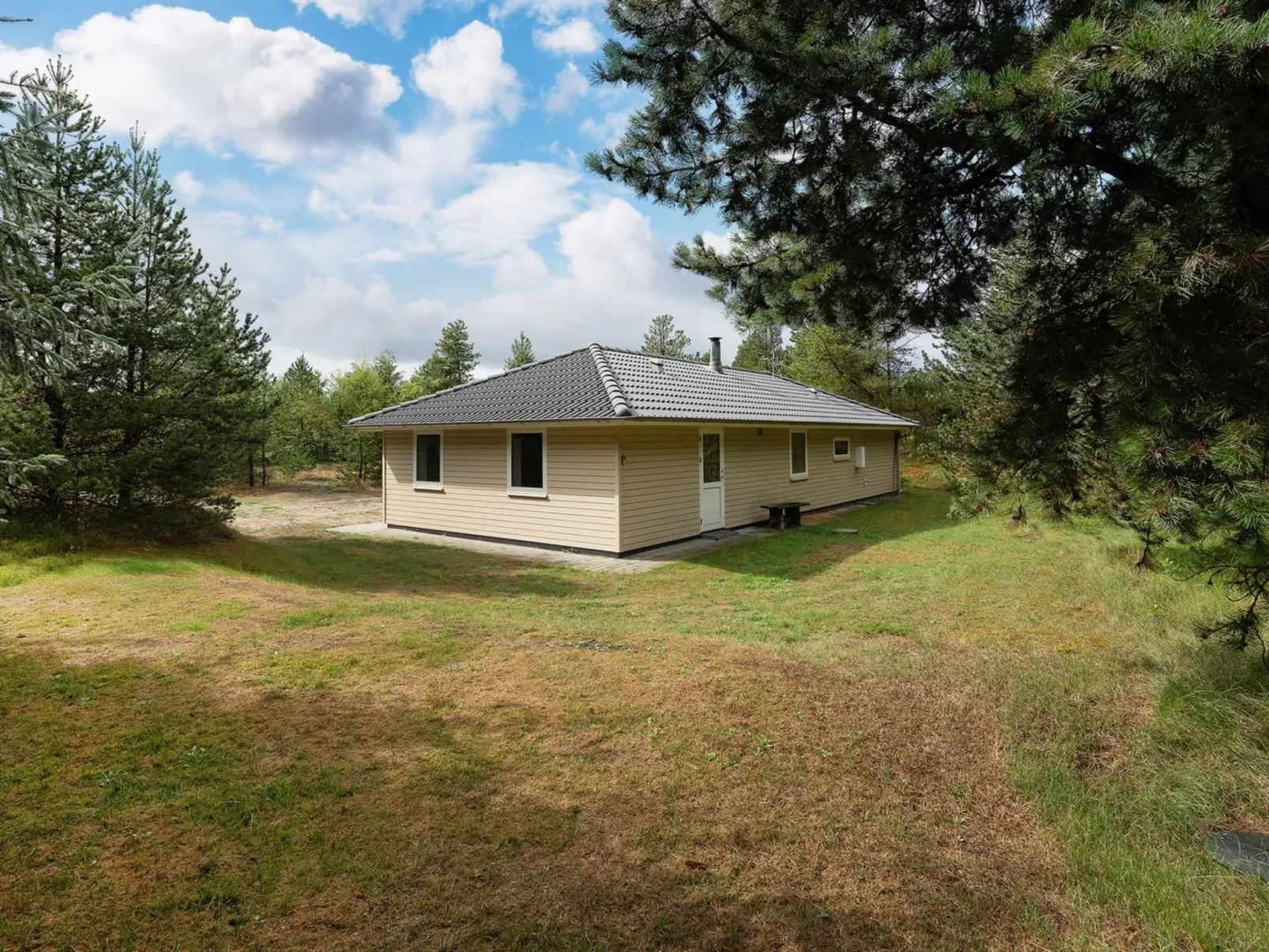 "Micke" - 3.2km from the sea - Buiten