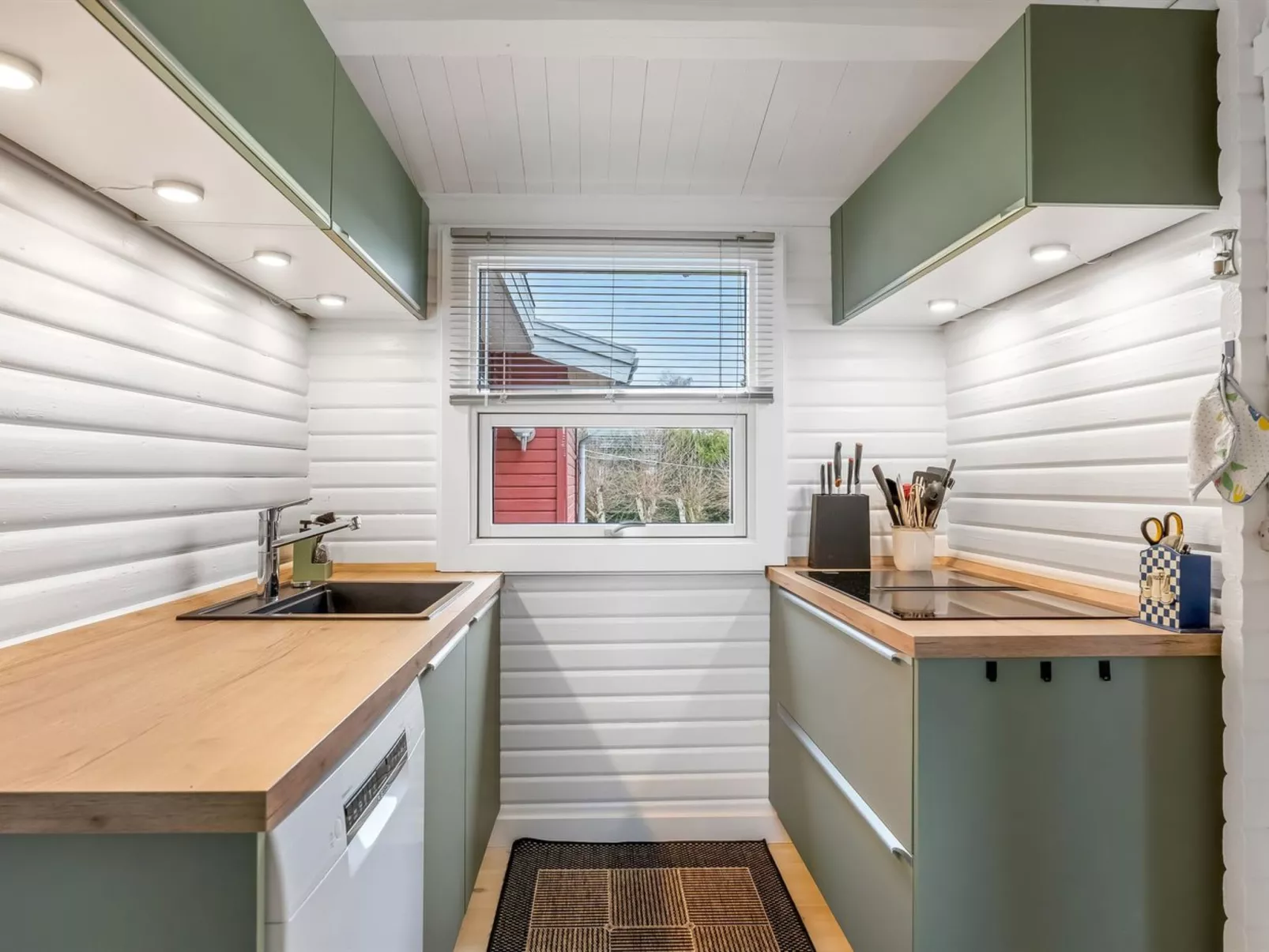 "Aarno" - 700m from the sea - Binnen