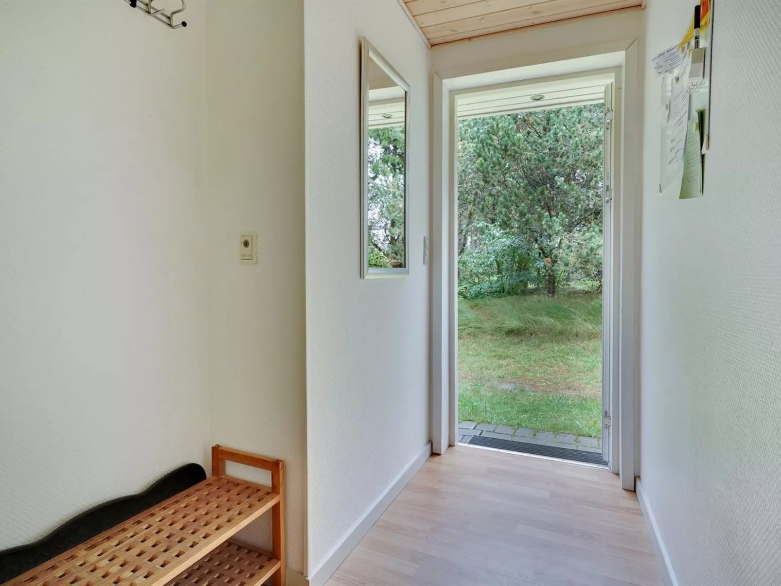 "Micke" - 3.2km from the sea - Binnen