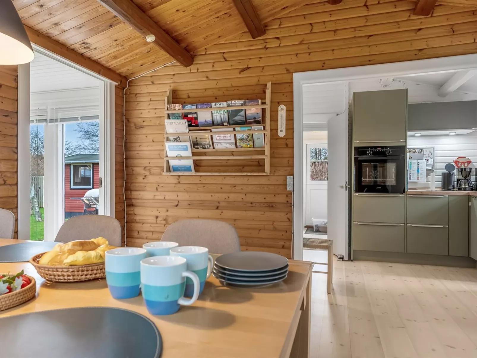 "Aarno" - 700m from the sea - Binnen