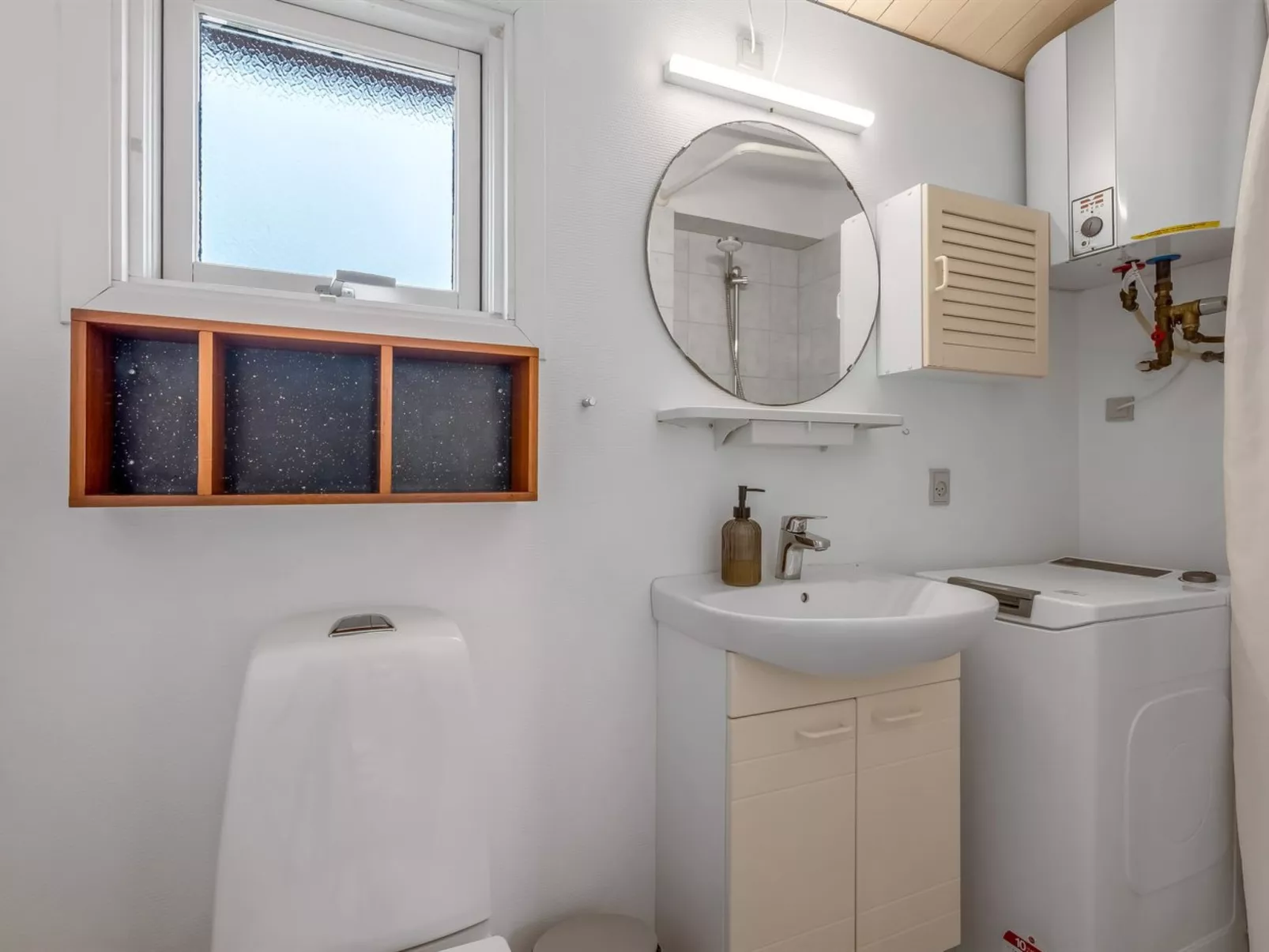 "Aarno" - 700m from the sea - Binnen