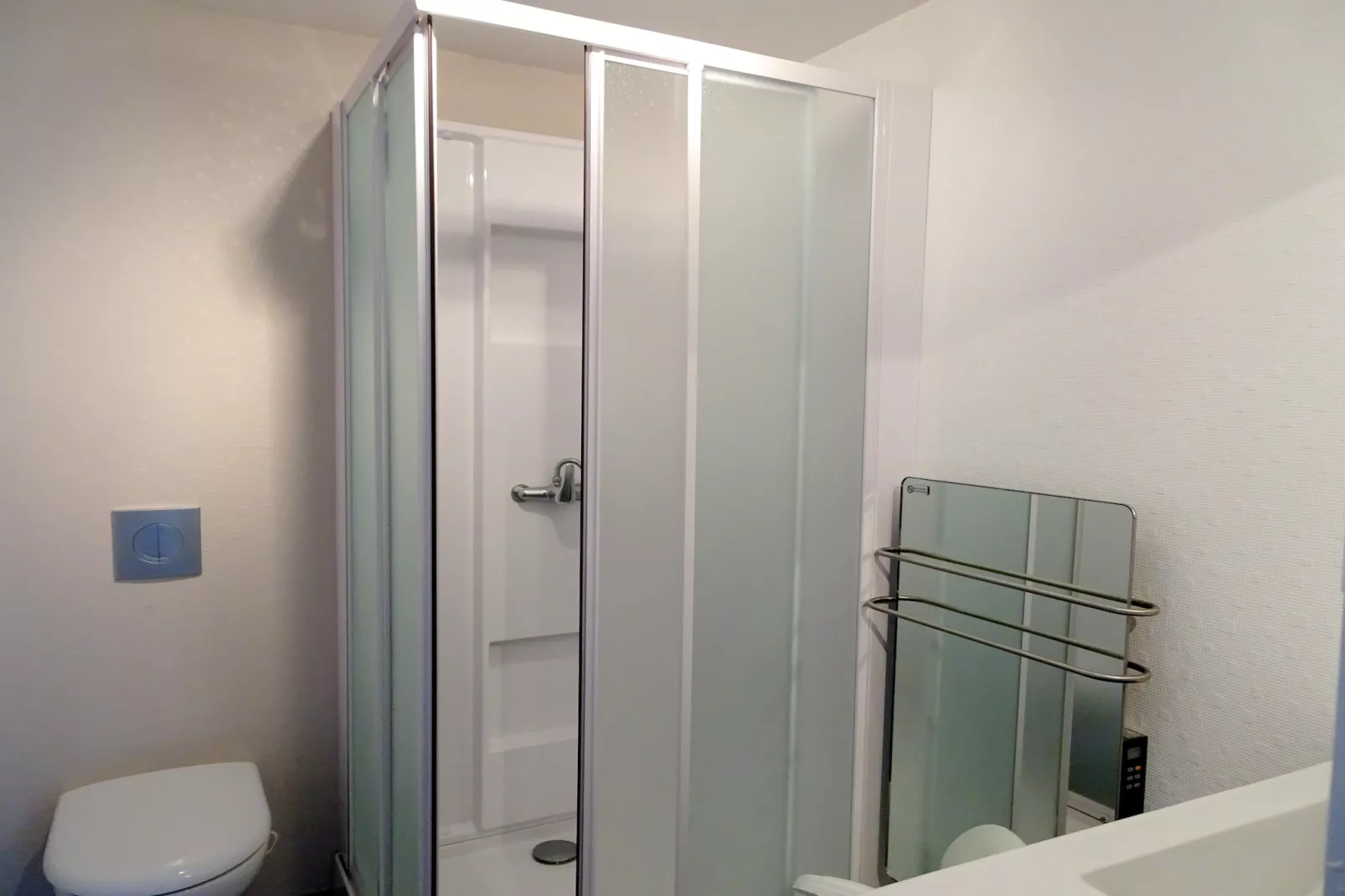 Holiday home in Bricqueville sur Mer - Badkamer