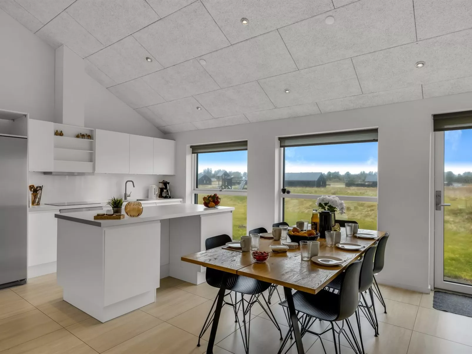 "Tatiane" - 1.5km from the sea - Binnen