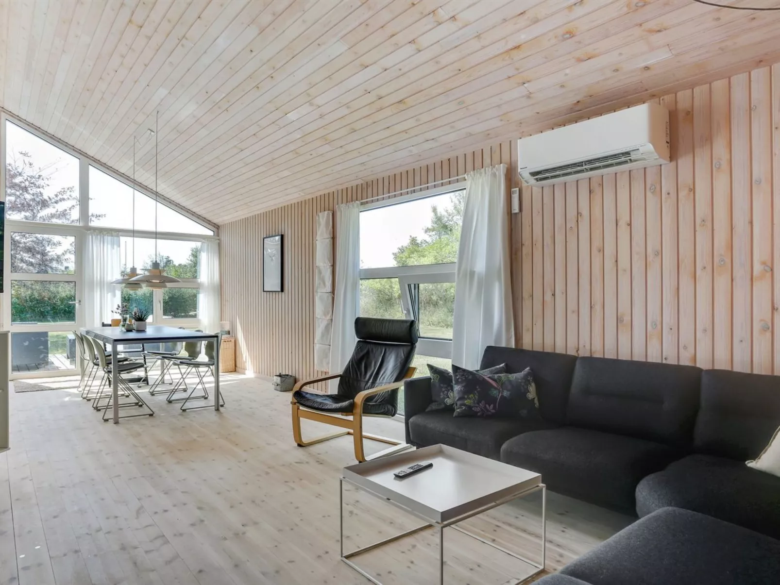 "Alexandria" - 1.5km from the sea - Binnen