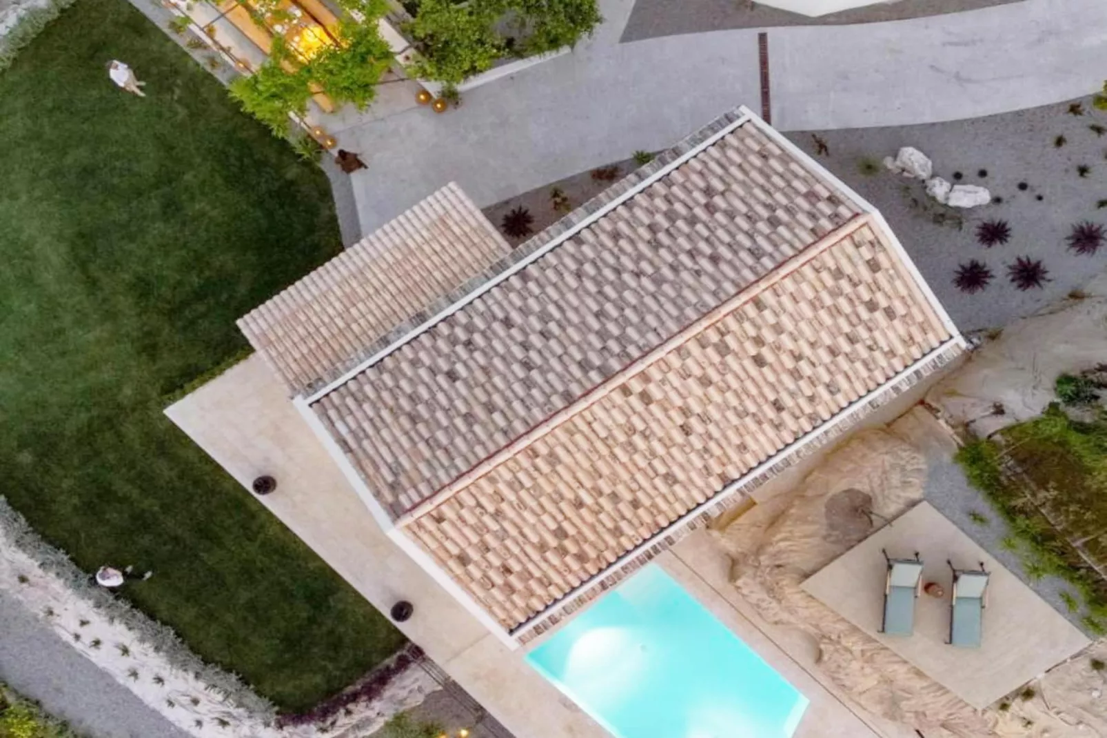 JATU RETREAT - Buitenkant zomer