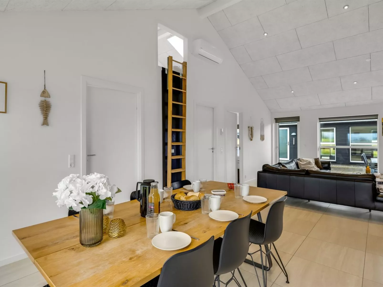 "Tatiane" - 1.5km from the sea - Binnen