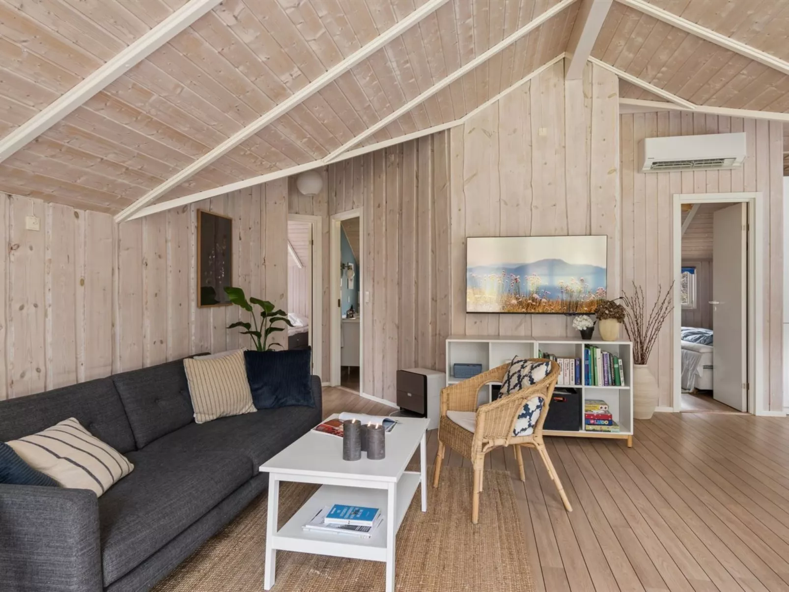 "Saija" - 2.1km from the sea - Binnen