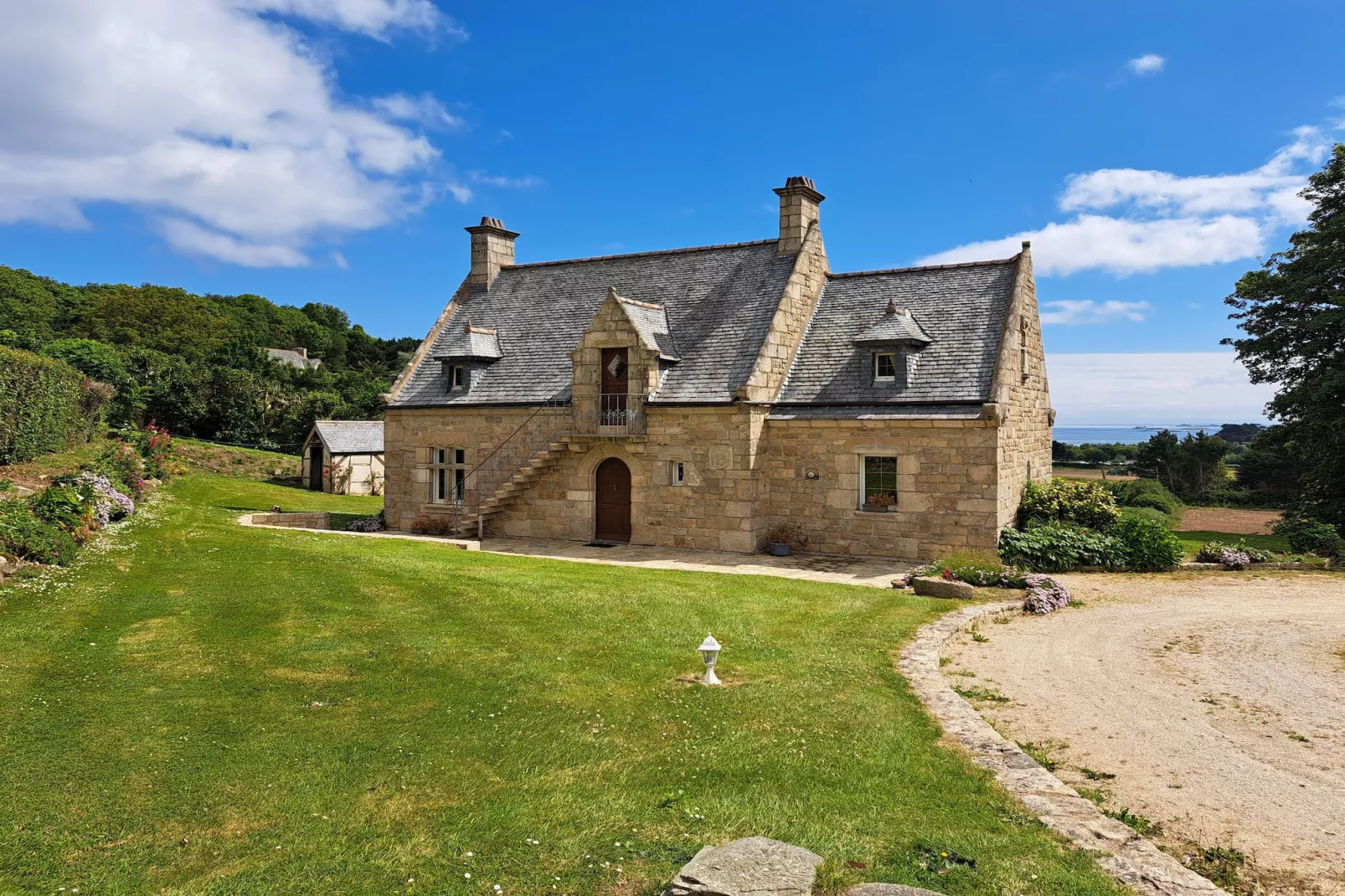 Granitsteinhaus in St Pol-de-Léon - Buitenkant zomer