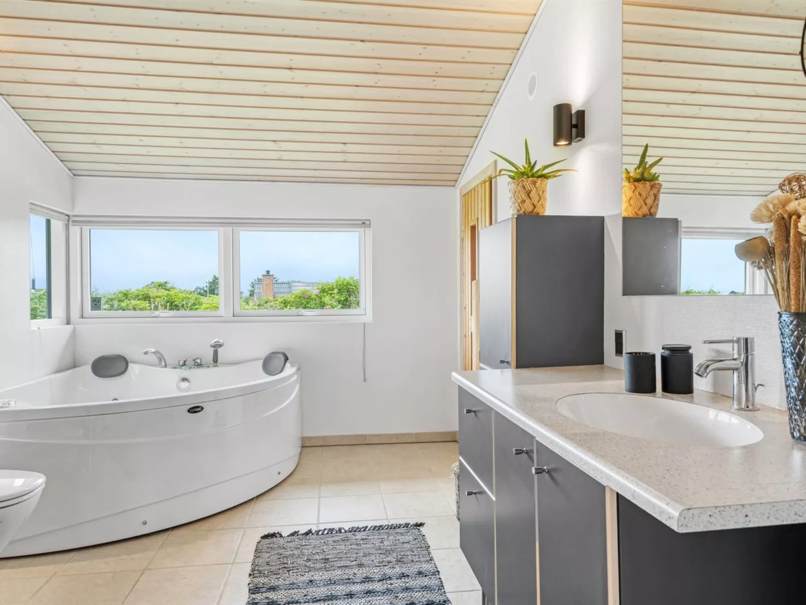 "Gedda" -  from the sea - Binnen