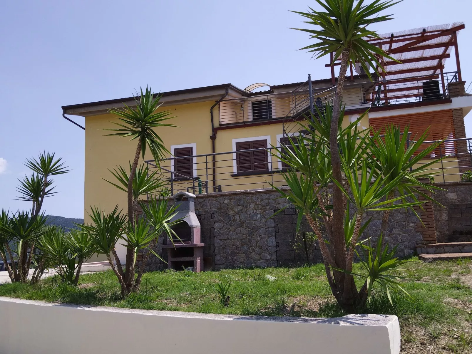 Appartement in Caprioli mit Garten, Terrasse und Grill