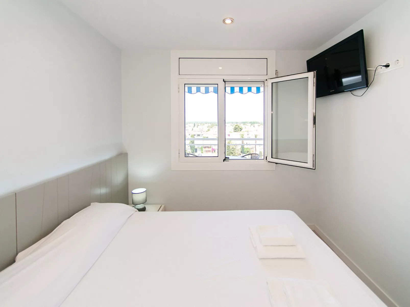 WELCS APARTAMENTO 264 EMP con vistas al canal