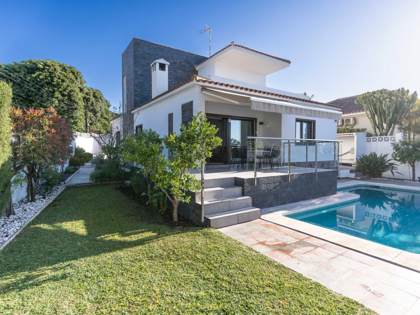 Modern Villa close to Costabella beach