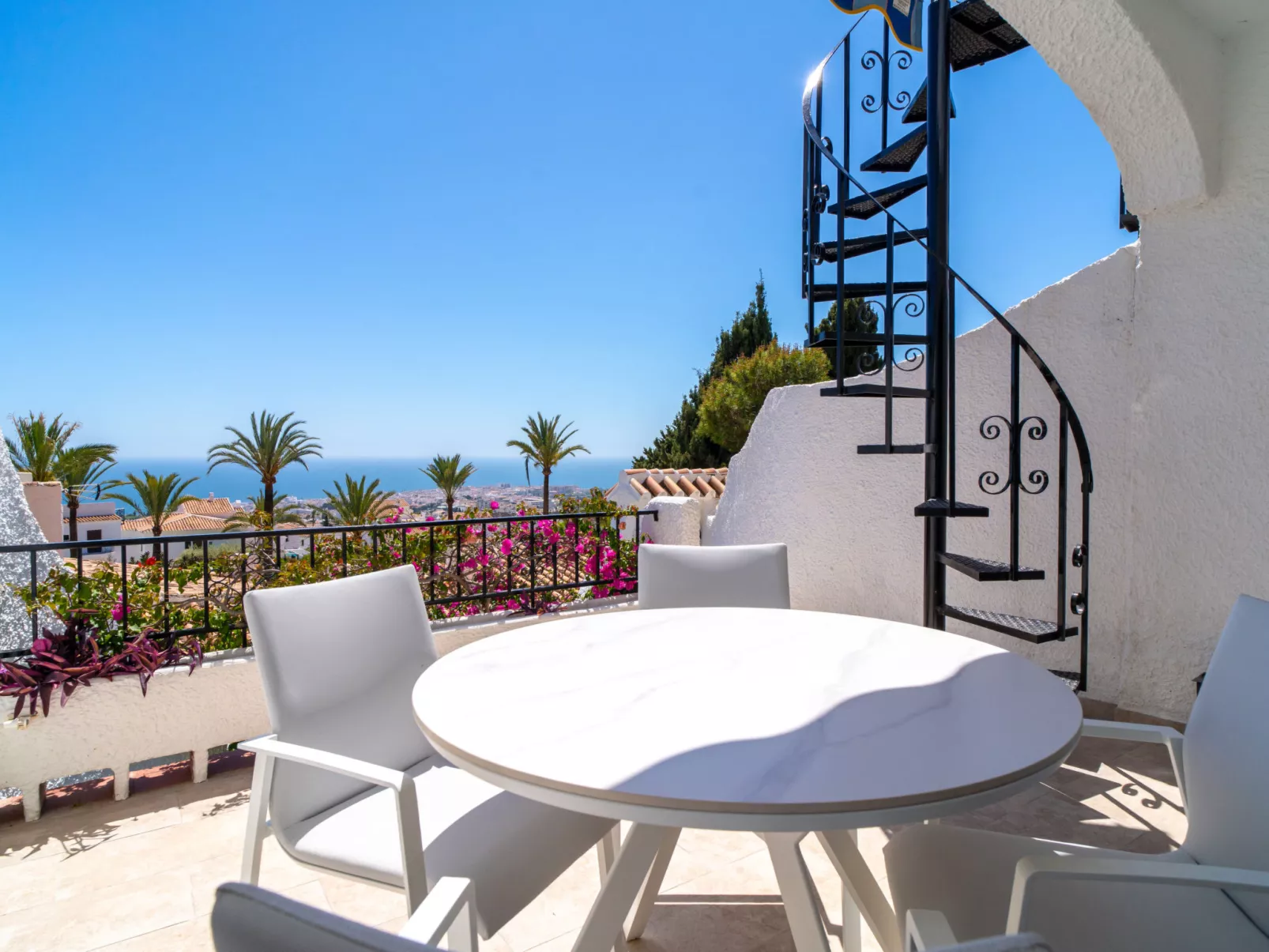 Hibiscos 33 Rooftop Vista by Casasol