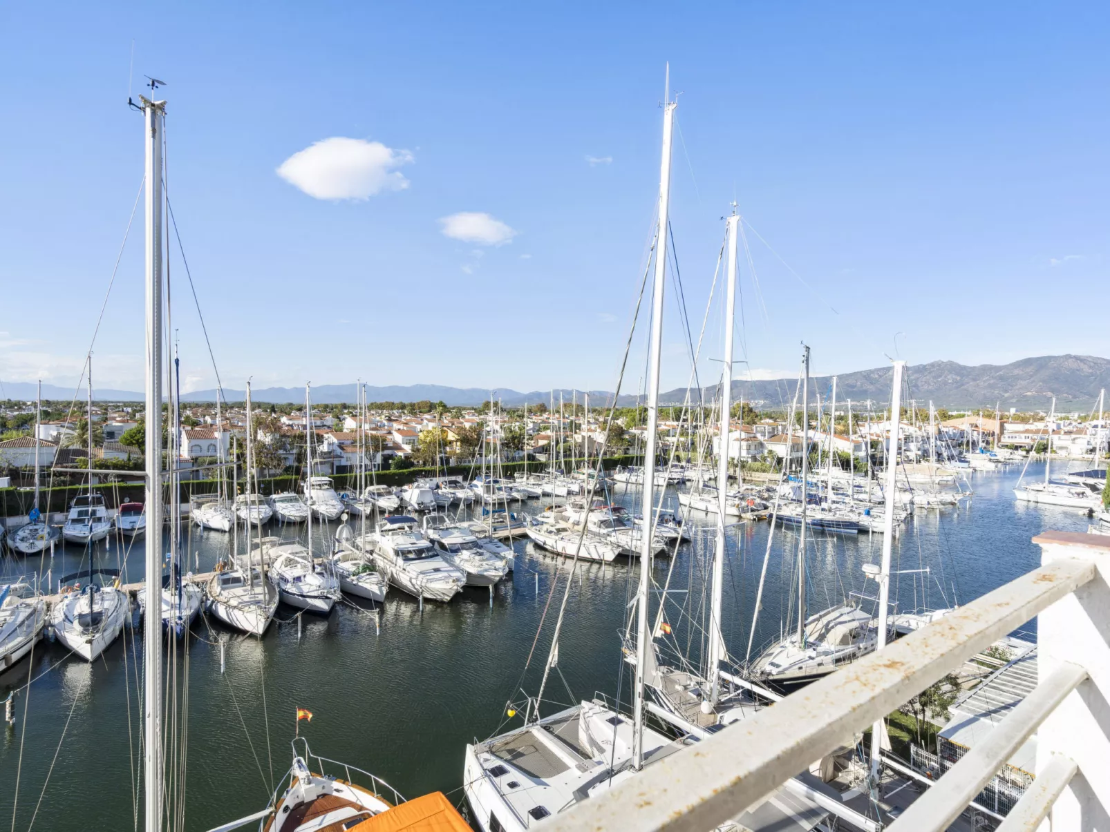 WELCS APARTAMENTO 227 EMP  con vistas al canal