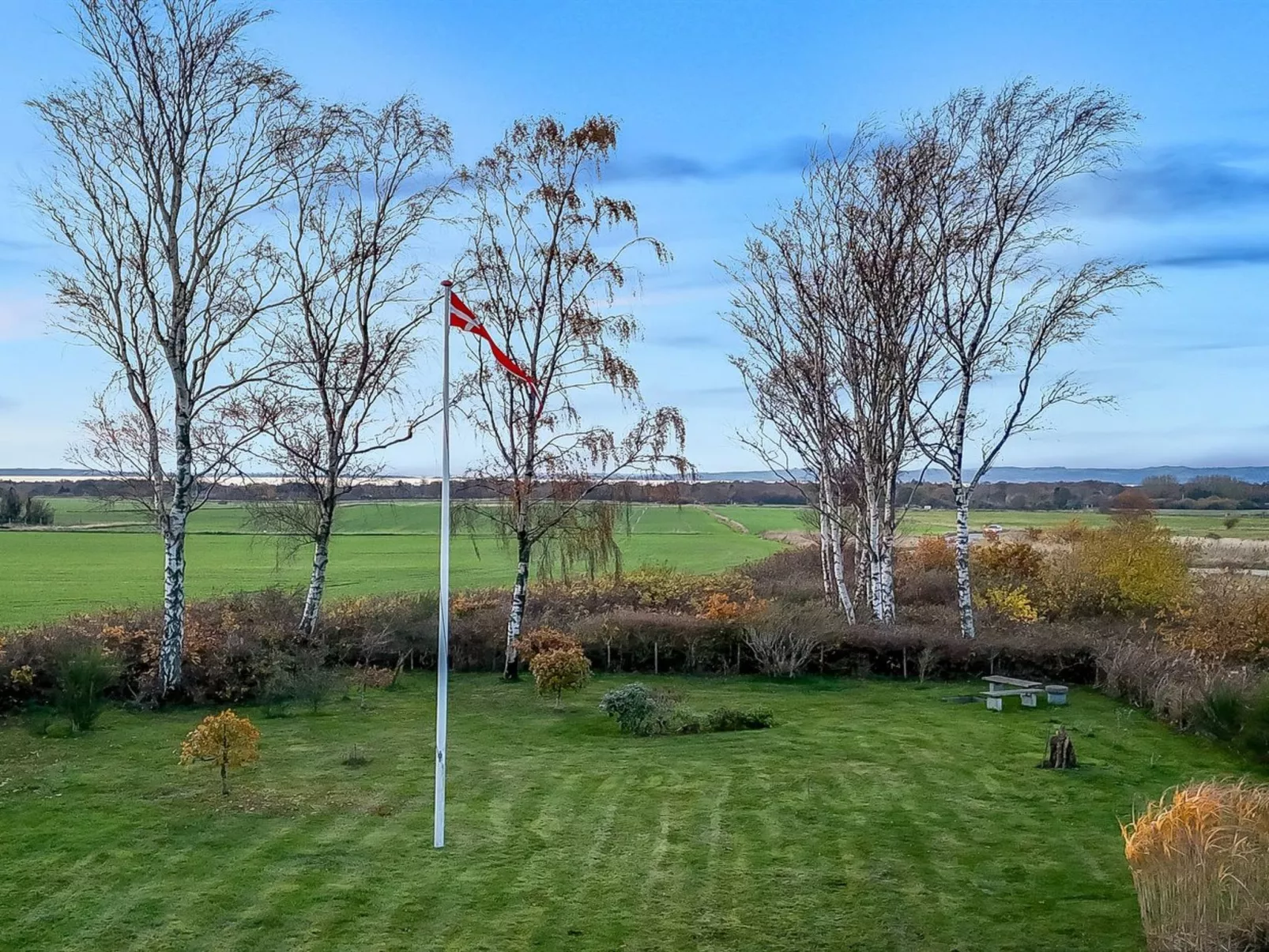 "Niels" - 1.3km from the sea