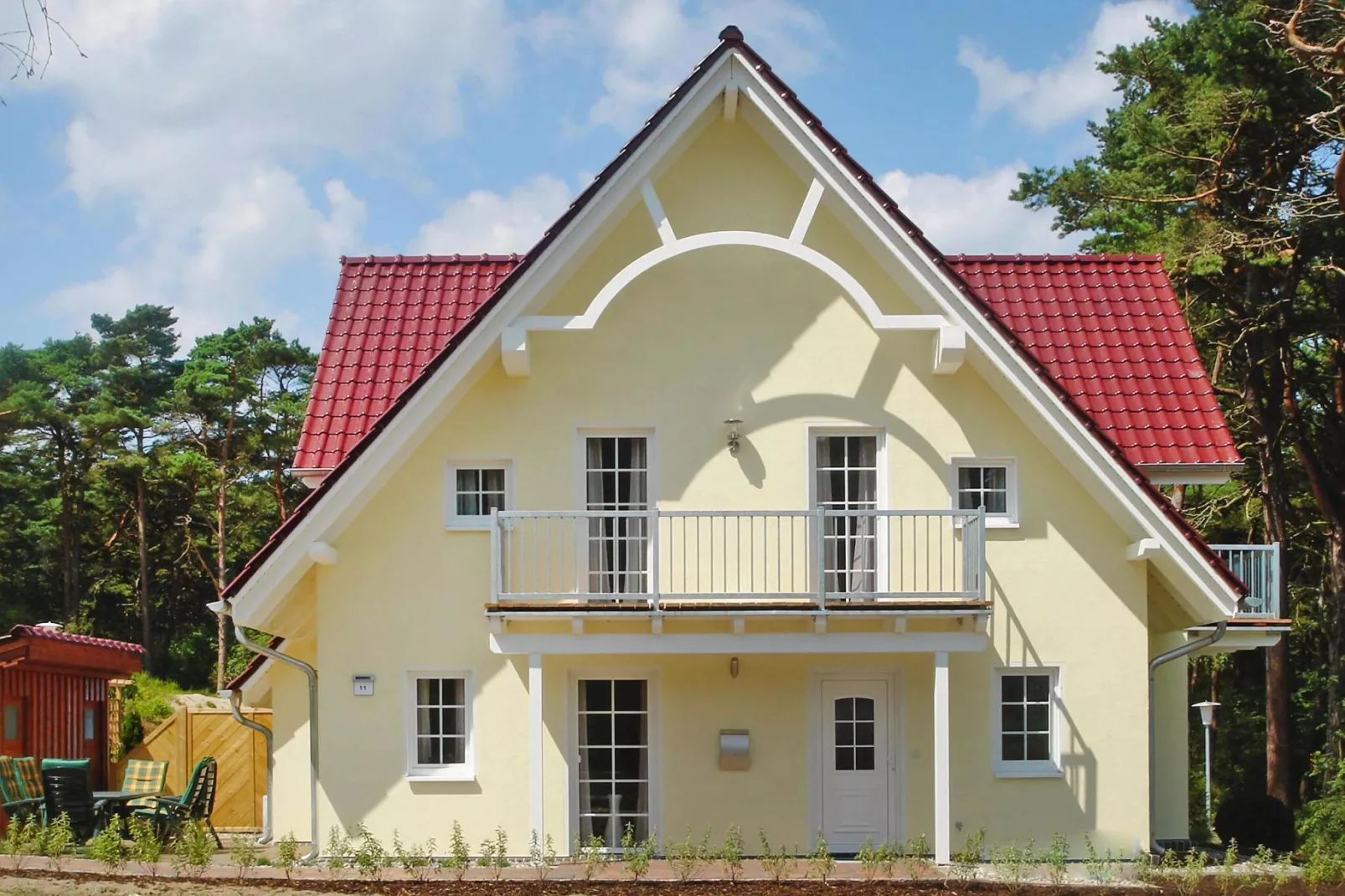 DHH Bernsteinhaus rechts-Buitenkant zomer