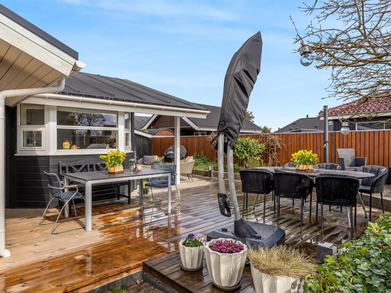 "Sjarlotte" - 100m from the sea - Buiten