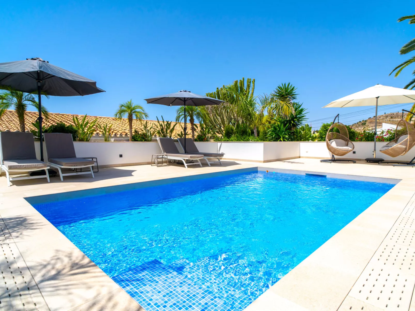 Villa Grand Pool Terrace by Casasol - Buiten