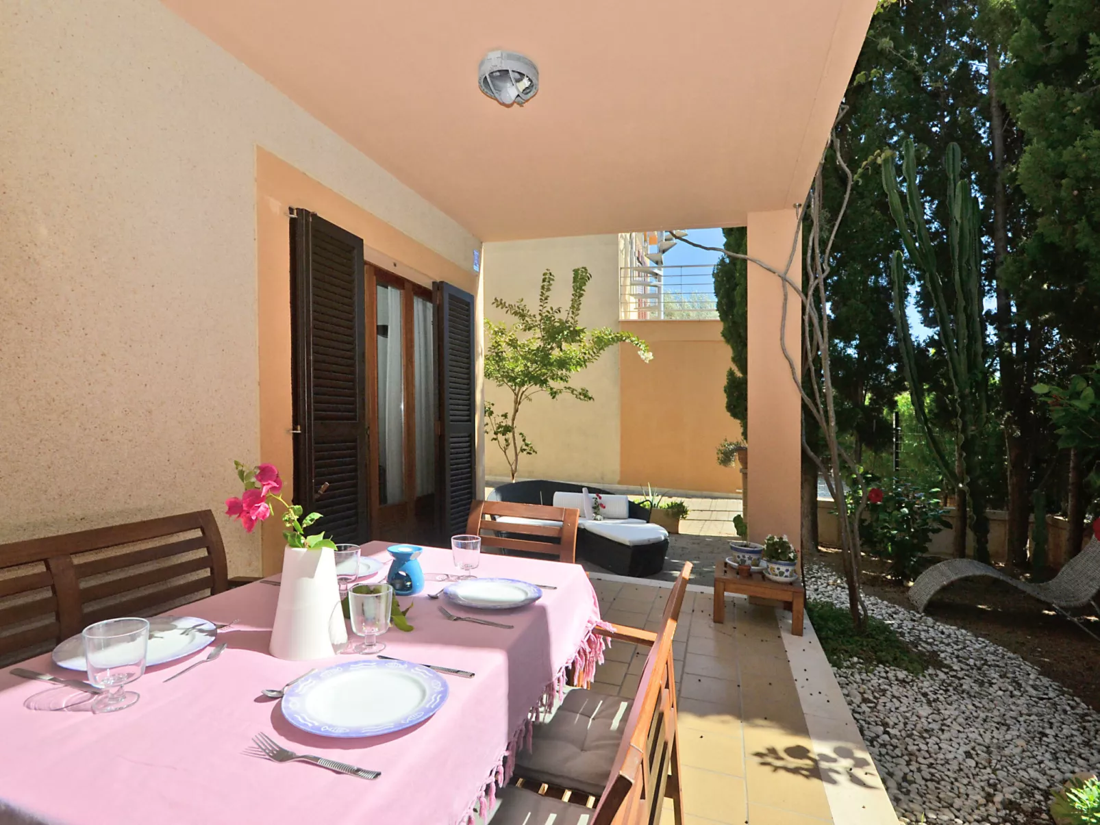 Amparo Luca - Binnen