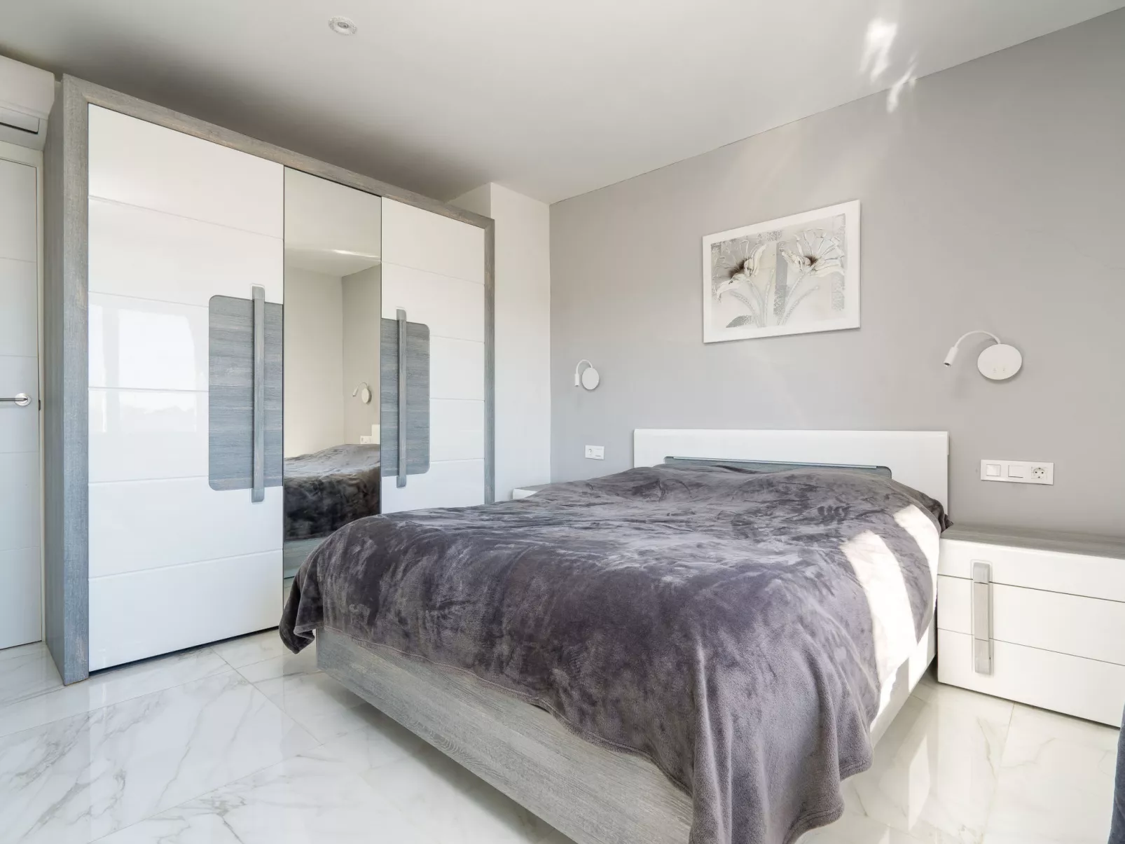 WELCS APARTAMENTO 048 EMP con Terraza y Vistas - Binnen