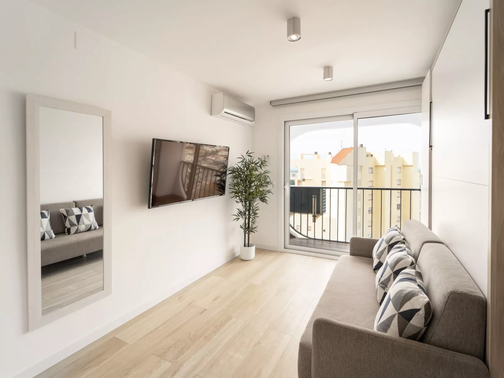 WELCS ESTUDIO 131 EMP cerca del mar - Binnen