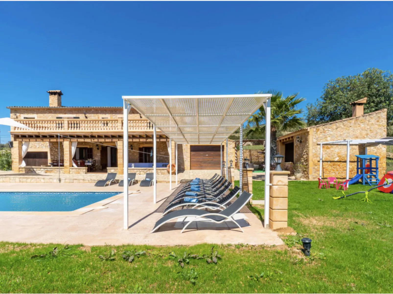 VILLA LORENZO MANACOR by PriorityVillas - Buiten