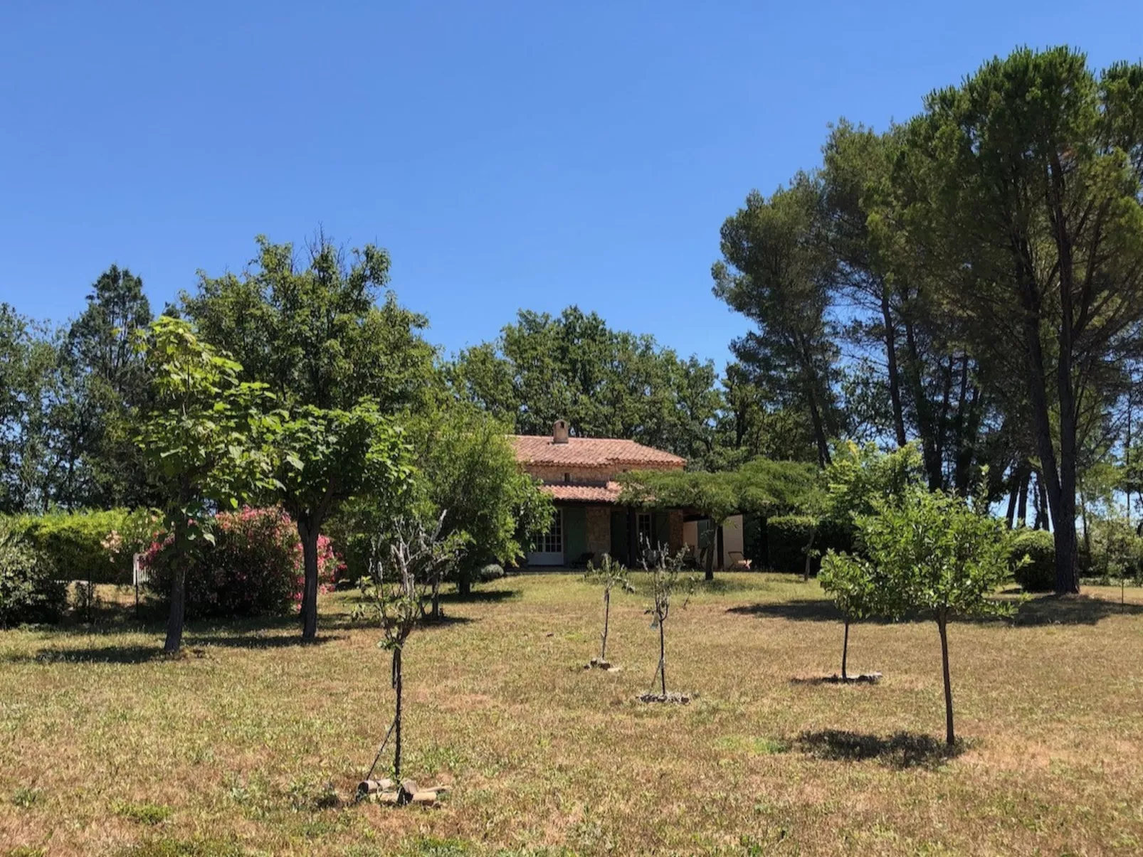 CLOS DES CHENES - Buiten