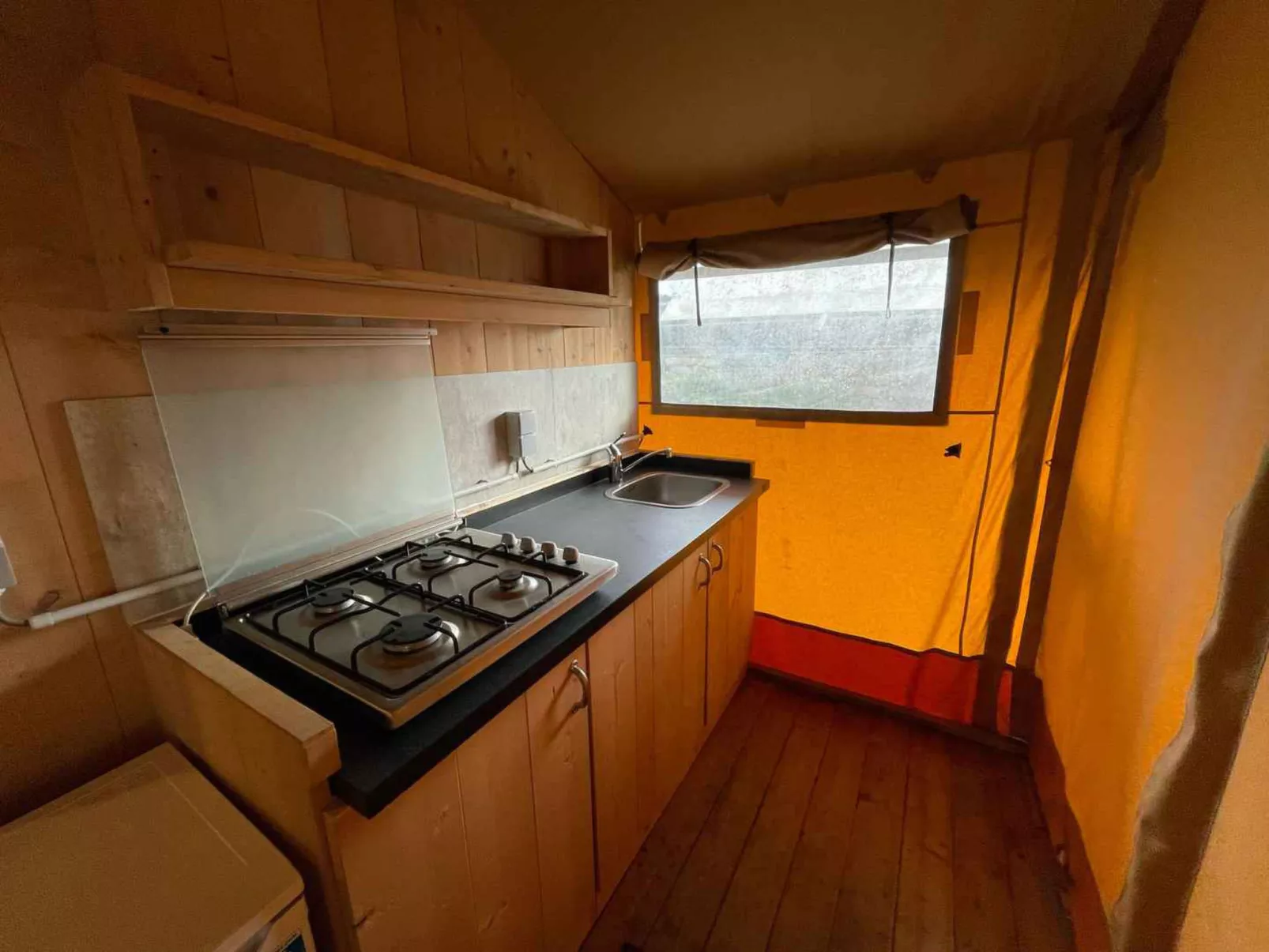 Vakantiepark Klein Strand - Glamping 4p - Binnen