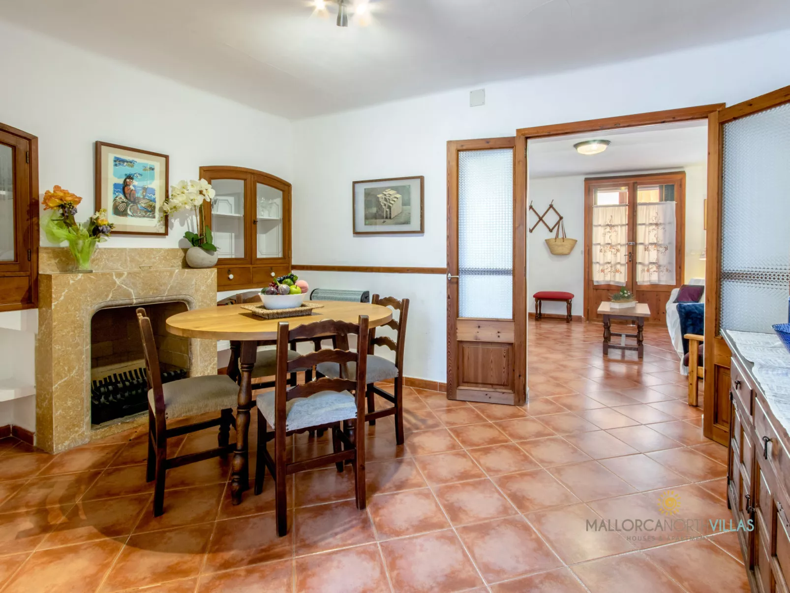 Casa Joana Acogedora Casa de Pueblo con Terraza - Binnen