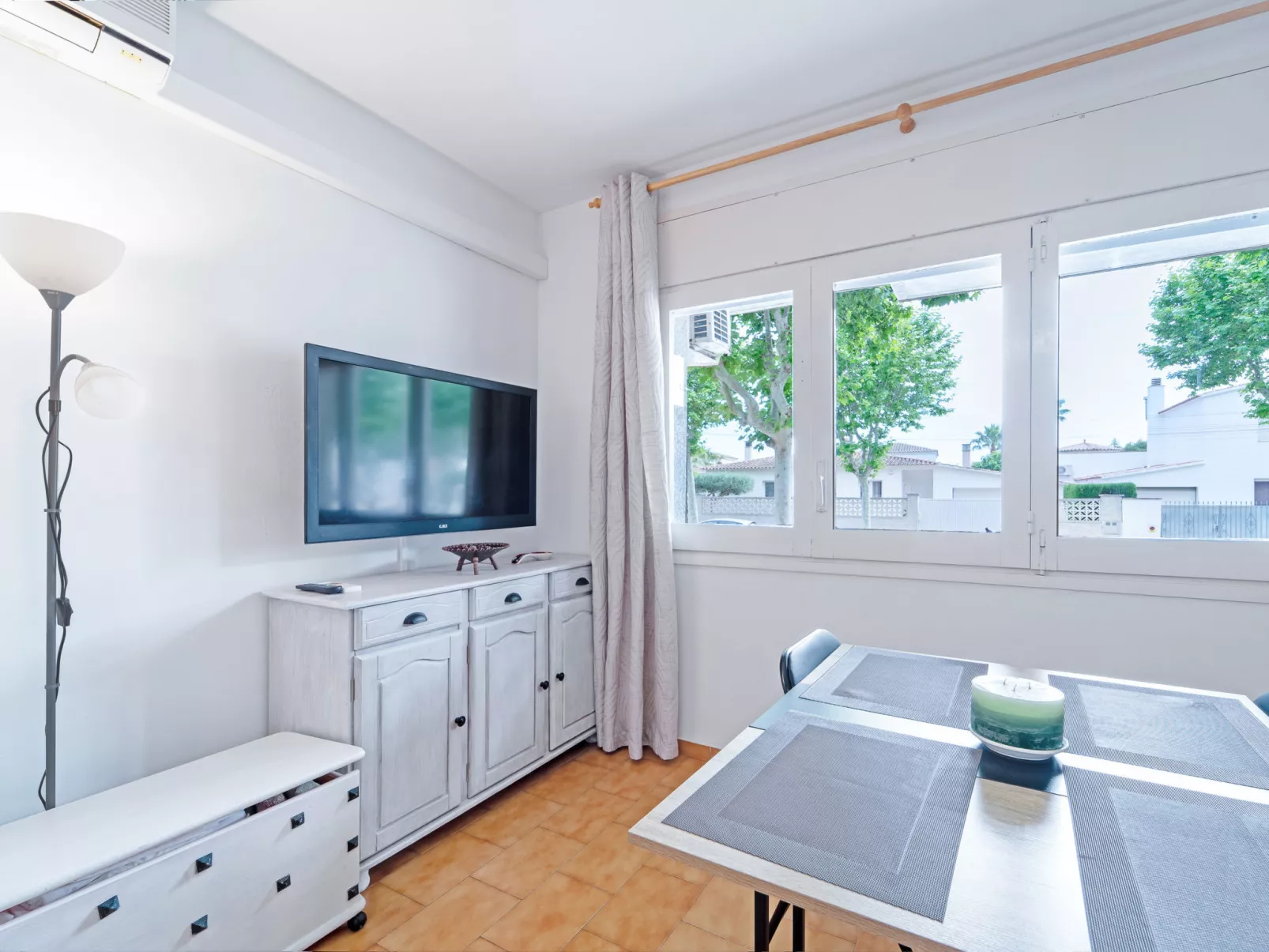 WELCS ESTUDIO 161 EMP frente al canal - Binnen