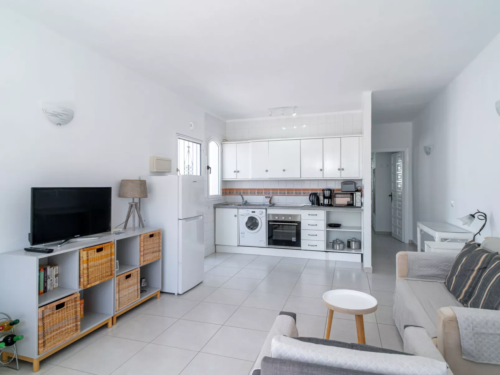 Hibiscos Seaview Terrace by Casasol - Binnen