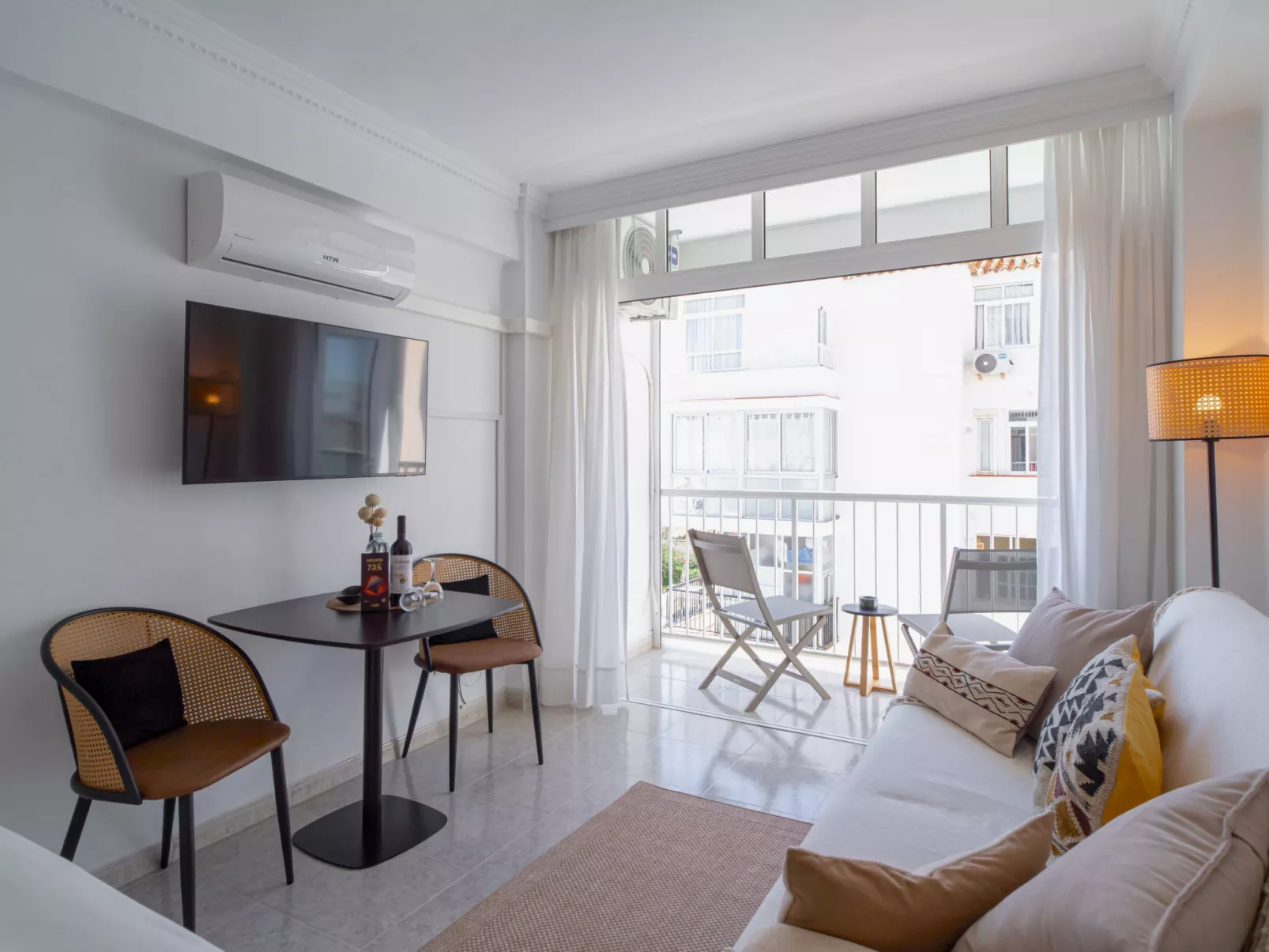 Urban Alhambra Studio by Casasol - Binnen