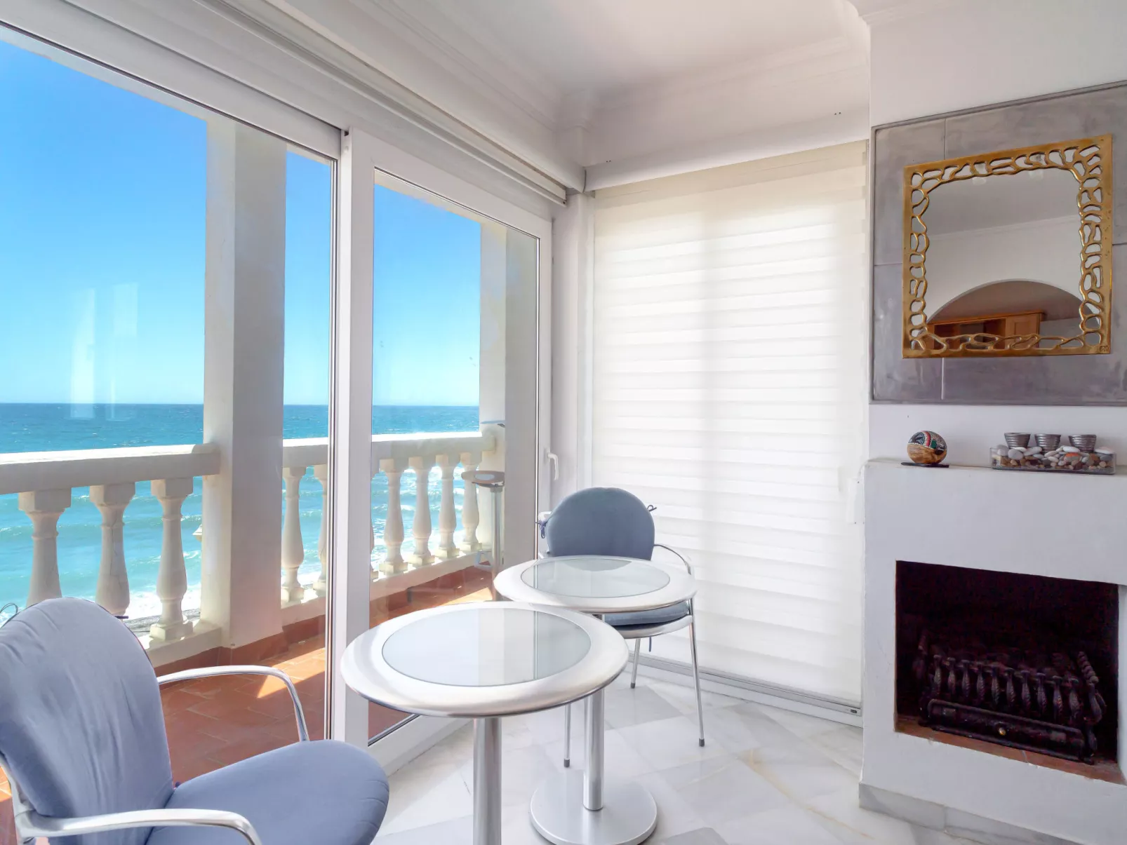 Stella Maris Beachfront 1J by Casasol - Binnen