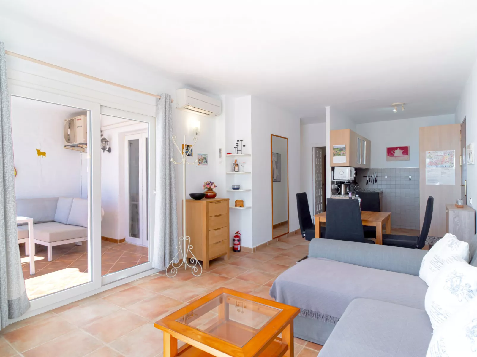 Capistrano Playa 404 by Casasol - Binnen