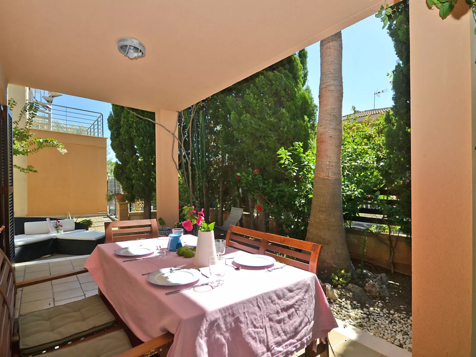 Amparo Luca - Buiten