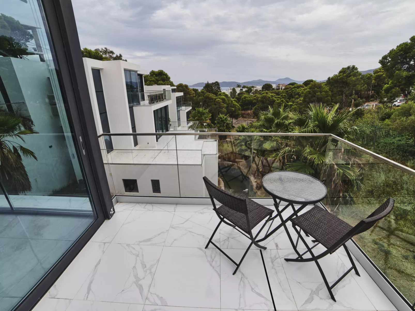 WELCS VILLA MODERNA 097 EMP con piscina - Buiten