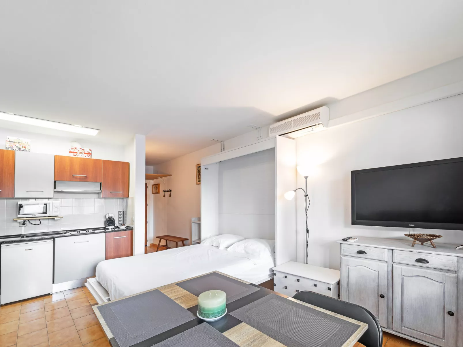 WELCS ESTUDIO 161 EMP frente al canal - Binnen