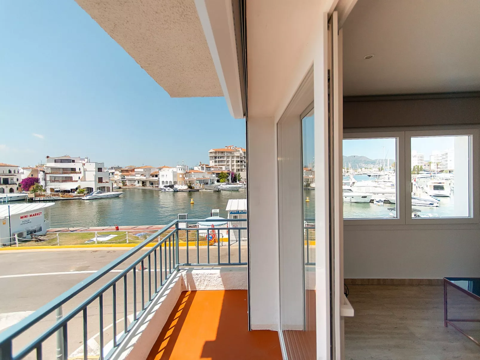 WELCS APARTAMENTO 263 EMP con vistas al canal - Buiten