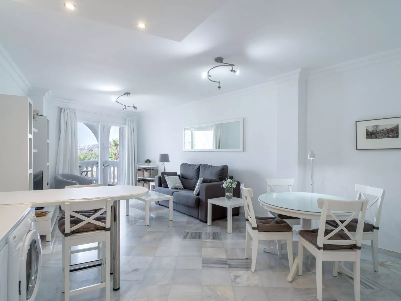 Stella Maris Beachfront B by Casasol - Binnen