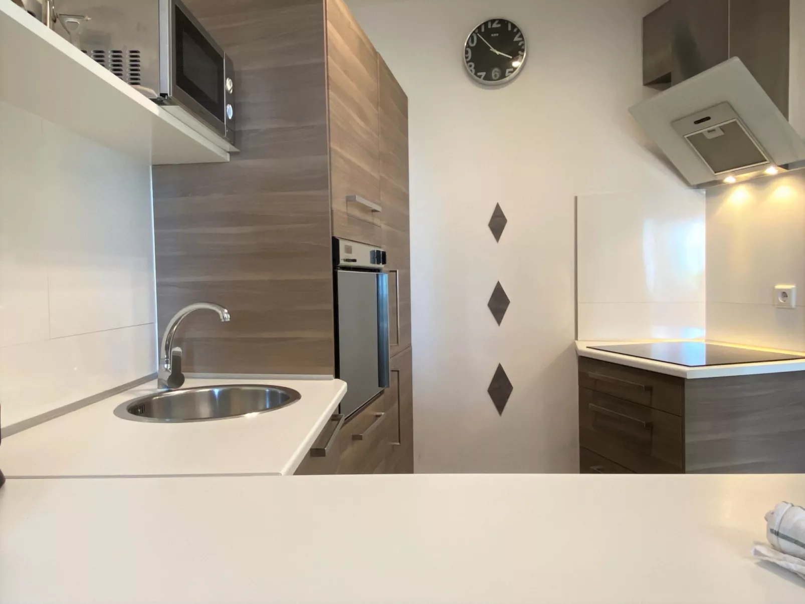 Stella Maris Beachfront 1A by Casasol - Binnen
