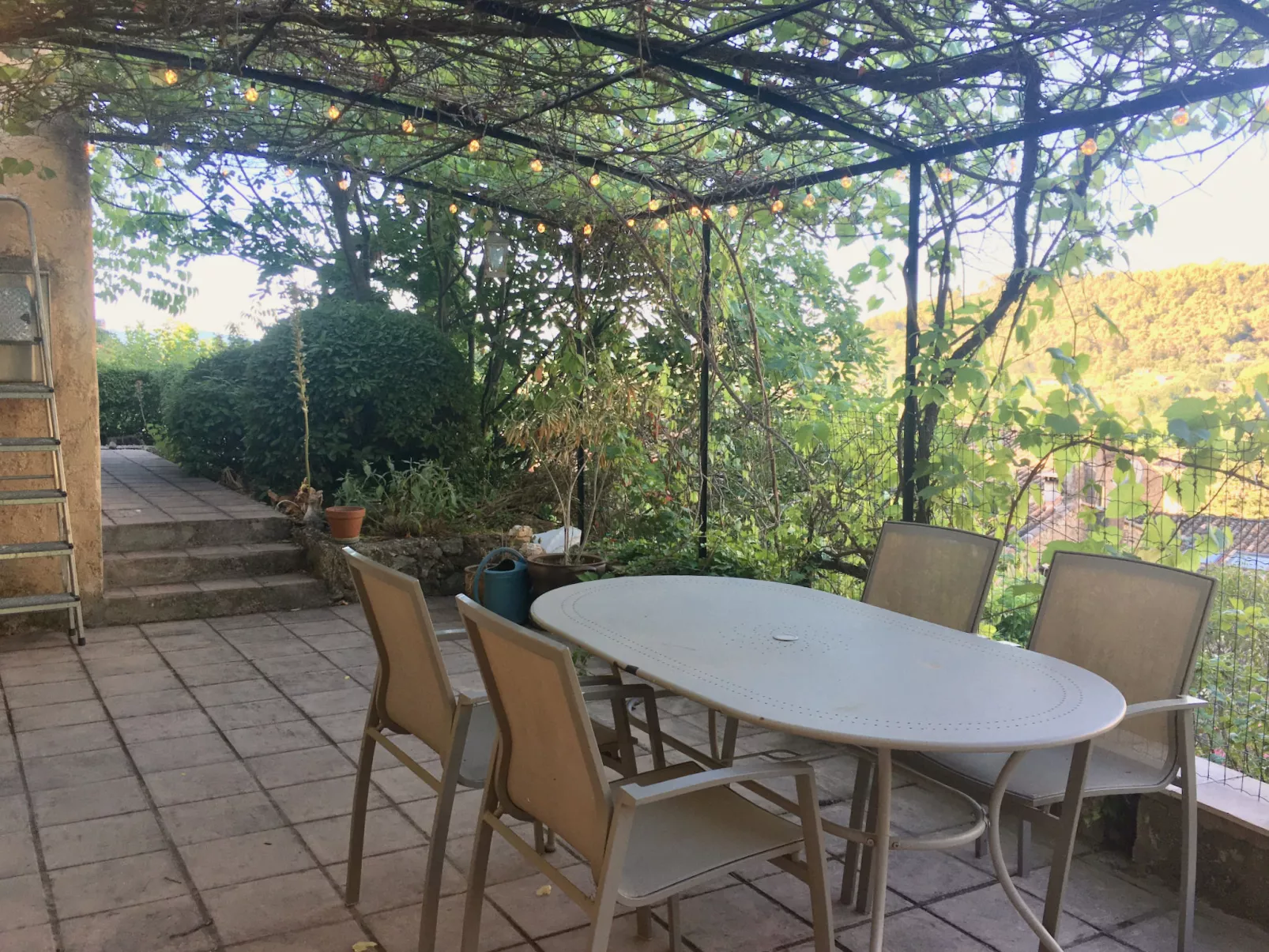 MAISON PERCHEE - Buiten