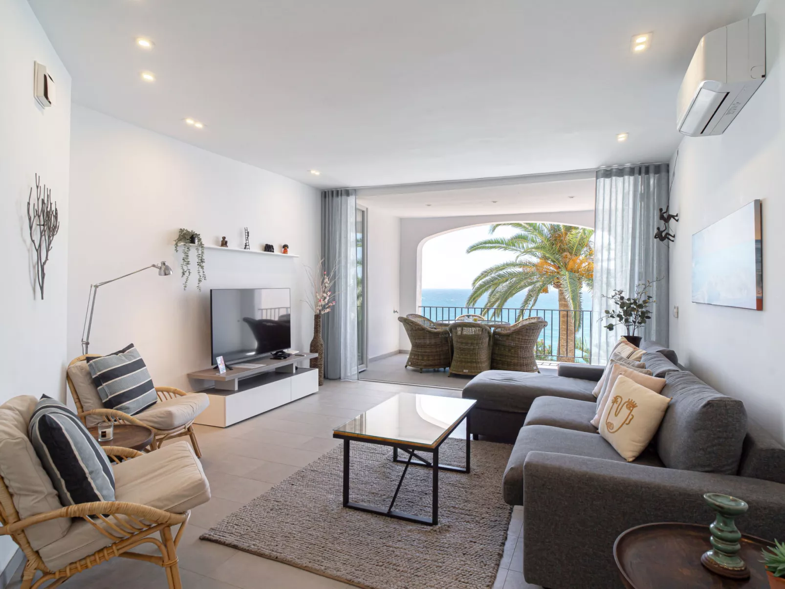 Tuhillo E1 Luxury Seaview by Casasol - Binnen