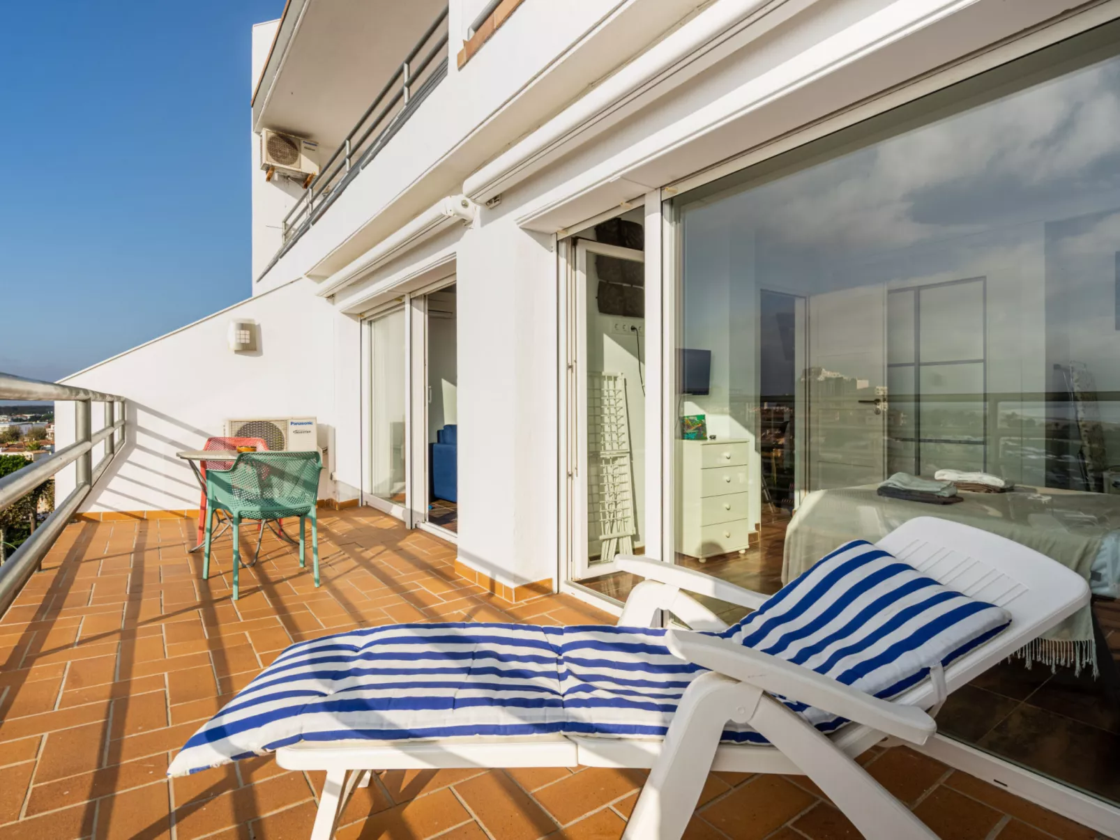 WELCS APARTAMENTO 221 EMP frente al mar - Binnen