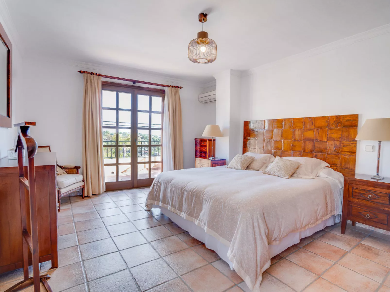 VILLA PORTALS NOUS by Priority Villas - Binnen