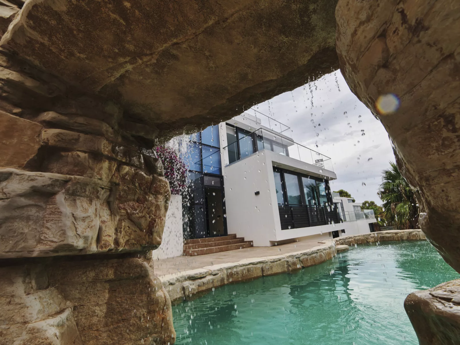 WELCS VILLA MODERNA 097 EMP con piscina - Buiten