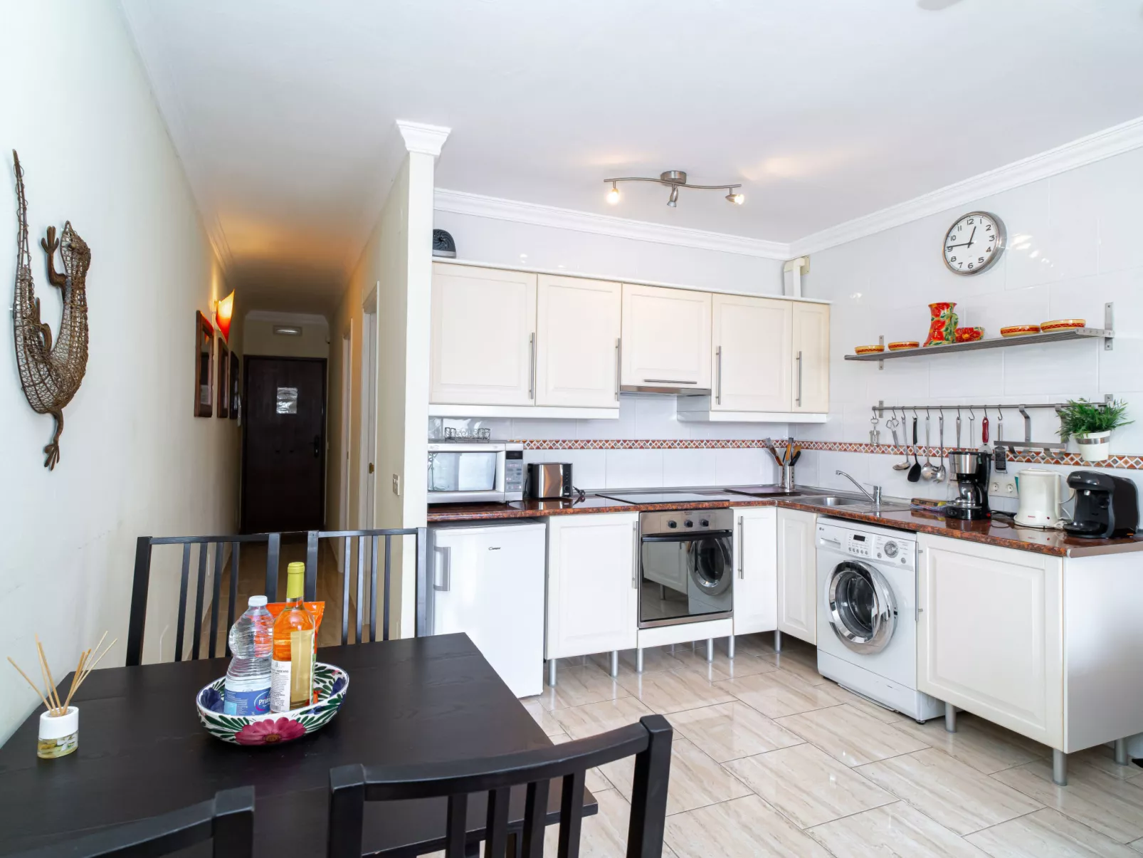 Capistrano Village Garden by Casasol - Binnen